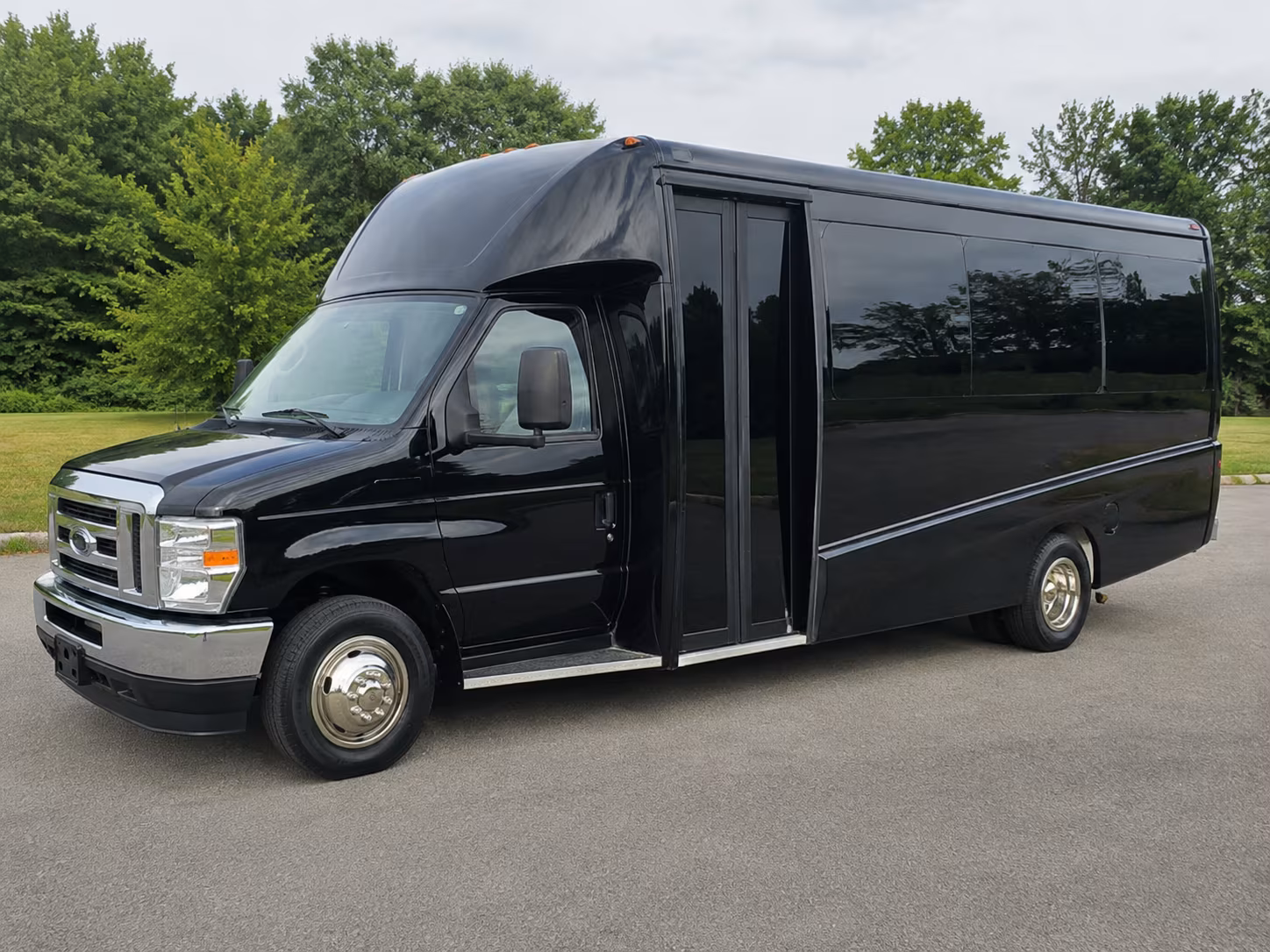midwest city wine tour charter bus rentals