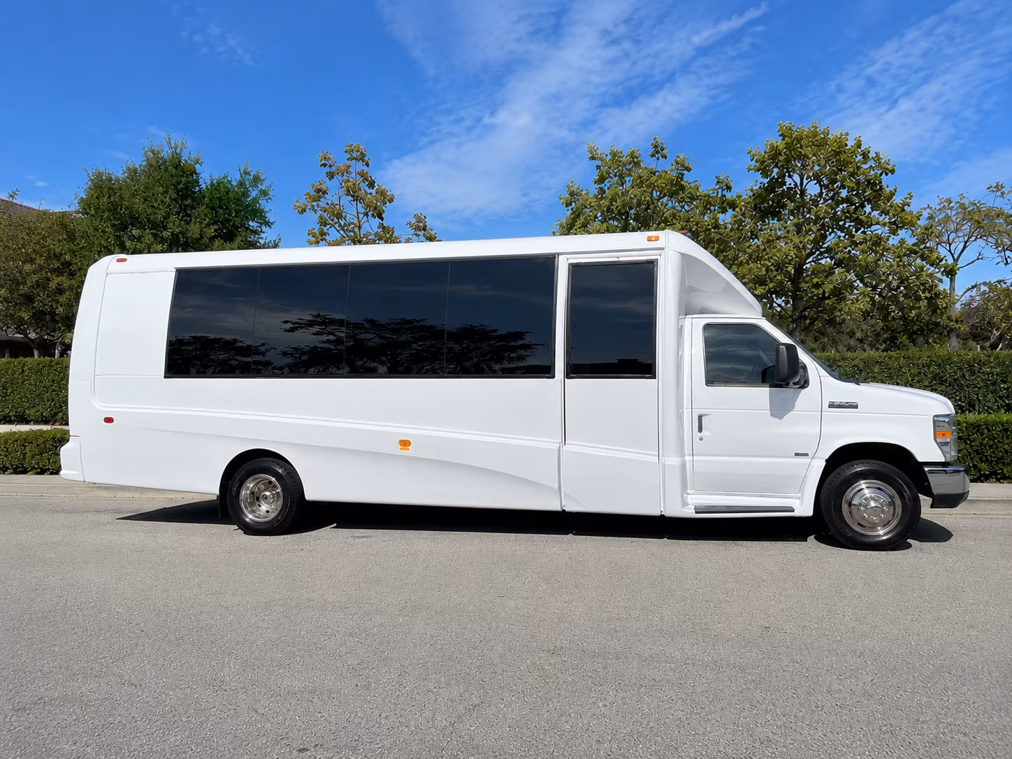 shuttle your guests between norman hotels and your wedding venue